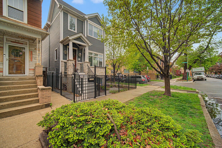 Property Photo:  