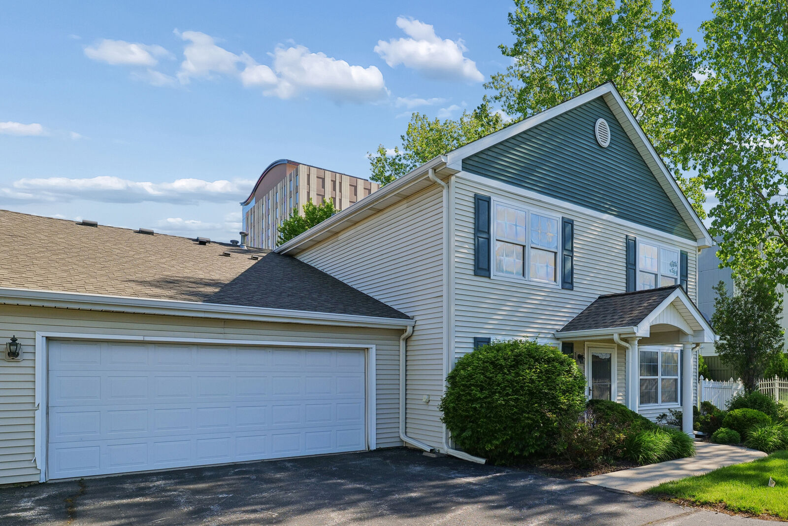 Property Photo: 904 Garden Lane IL 60430