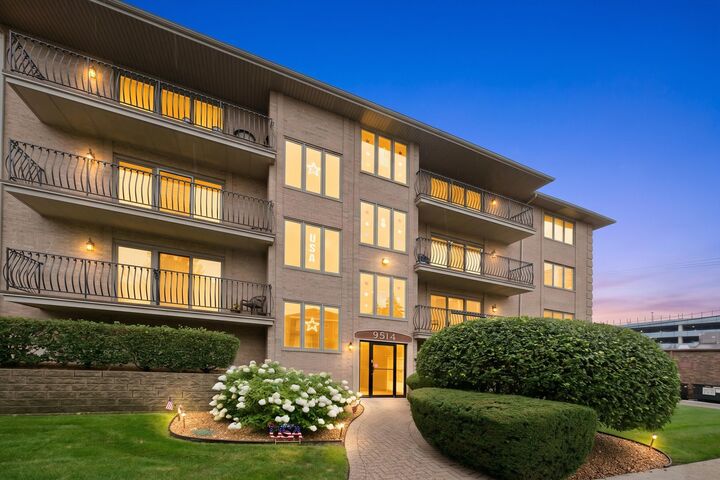 Property Photo:  9514 S Kilbourn Avenue 1D  IL 60453 