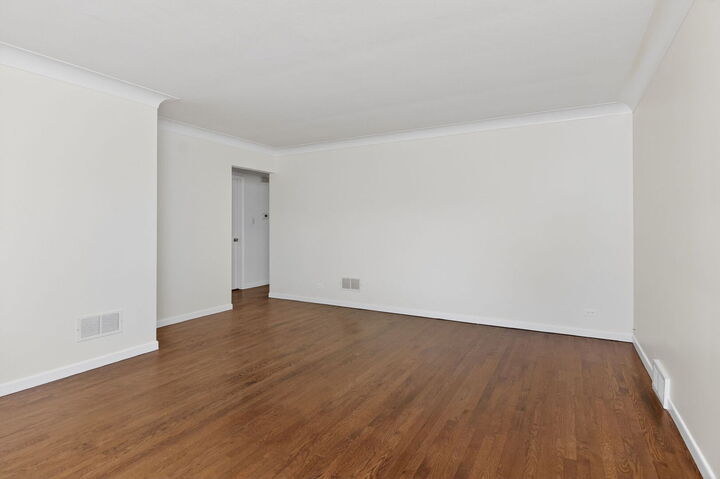 Property Photo:  924 S Hillcrest Avenue  IL 60126 