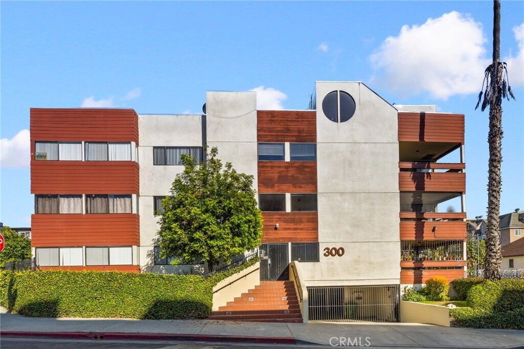 Property Photo:  300 S Reno Street 303  CA 90057 