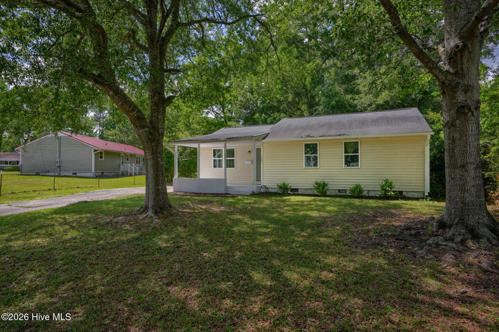 Property Photo:  901 Davis Street  NC 28540 