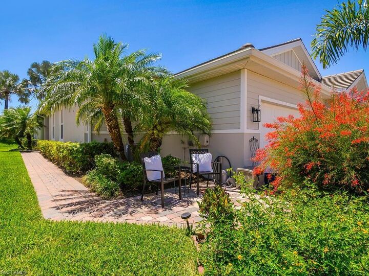 Property Photo:  14867 Edgewater Cir  FL 34114 
