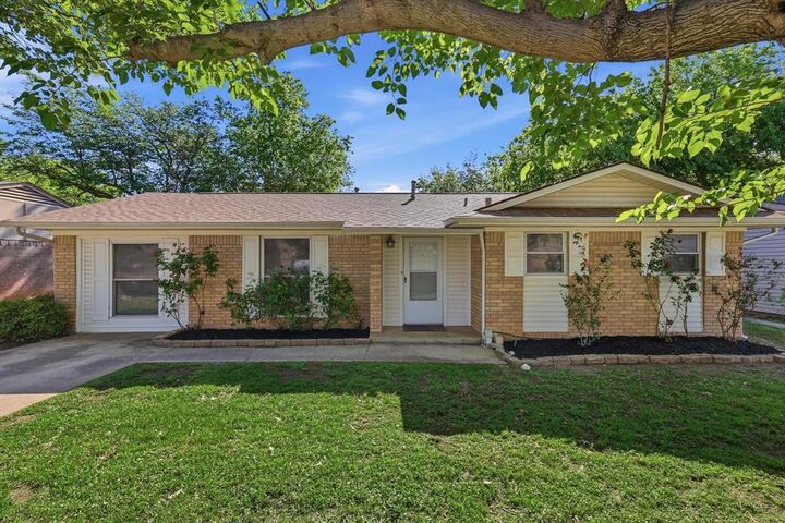 Property Photo:  3820 Titan Trail  TX 76209 
