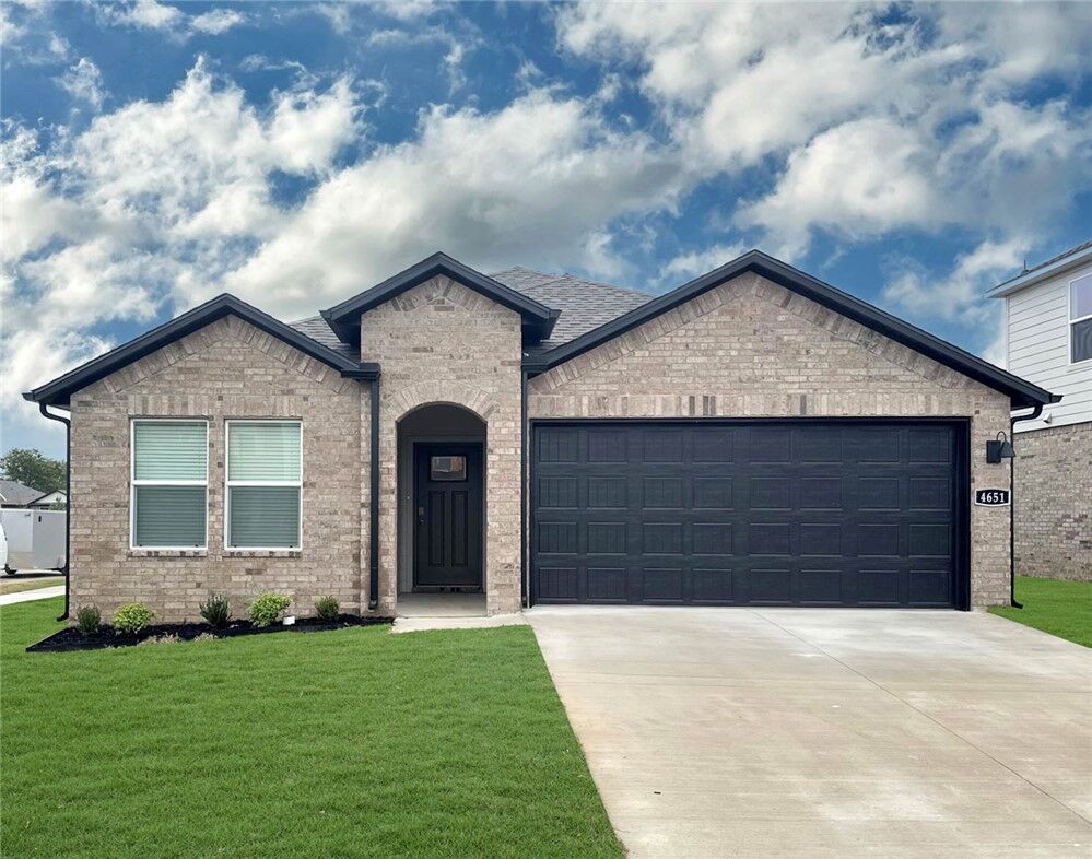 Property Photo:  4771 W Folsom Street  AR 72704 