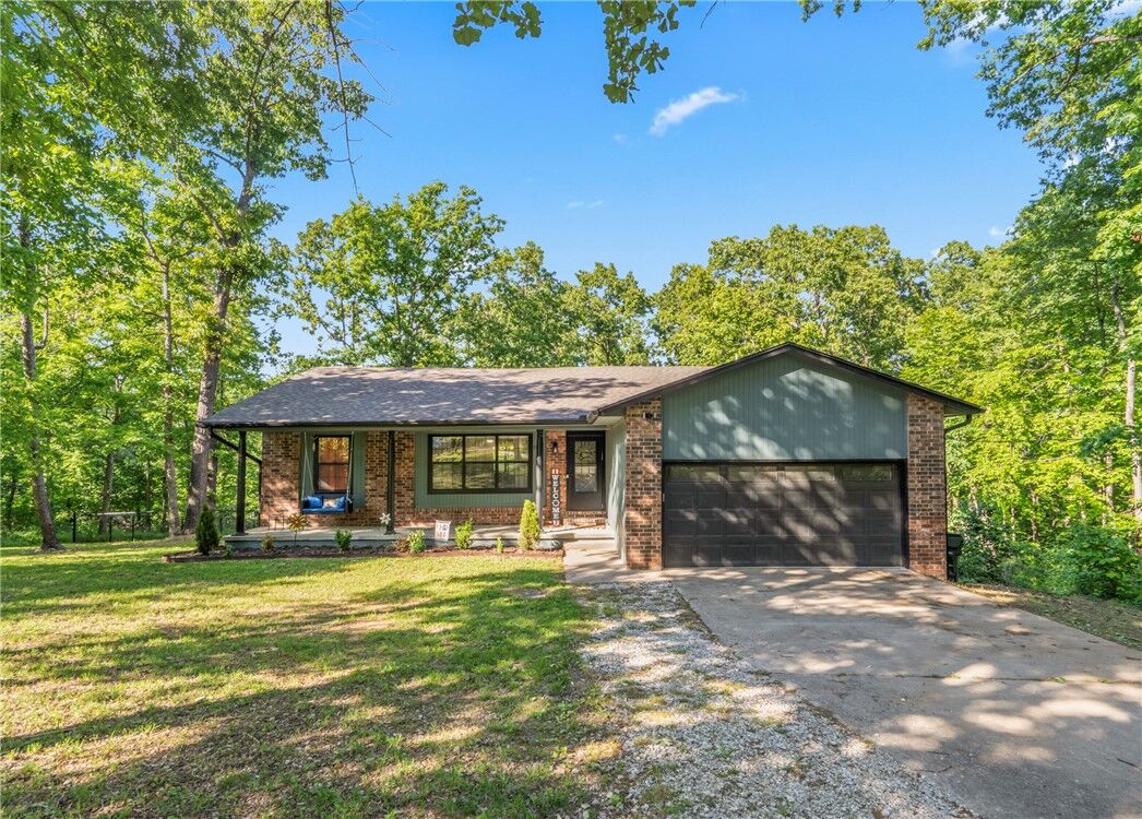 Property Photo:  104 NE Red Fox Road  AR 72736 