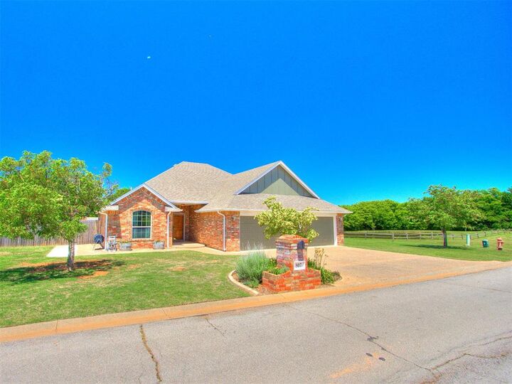 Property Photo:  807 W Abi Road  OK 73093 