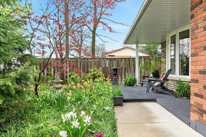 Property Photo:  161 Manning Avenue  ON L9A 3G1 