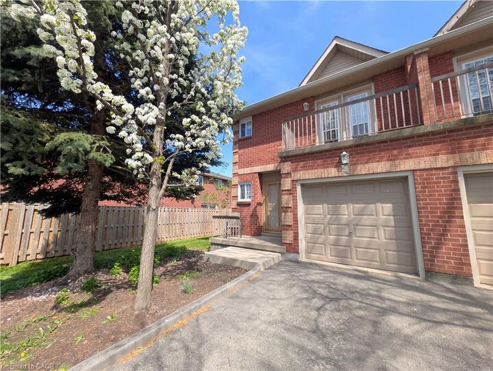 Property Photo:  34 Dynasty Avenue 13  ON L8G 5C7 