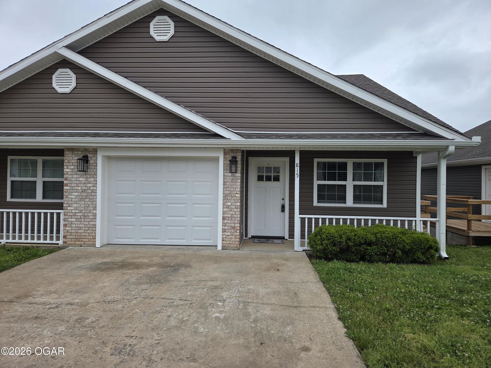 Property Photo:  815 Greenwood Drive  MO 64801 