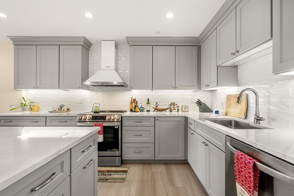 Property Photo:  1 Seal Harbor Rd 300  MA 02152 