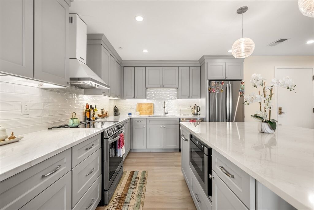 Property Photo:  1 Seal Harbor Rd 300  MA 02152 