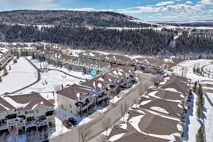 Property Photo:  296 Sunset Point  AB T4C 0K8 