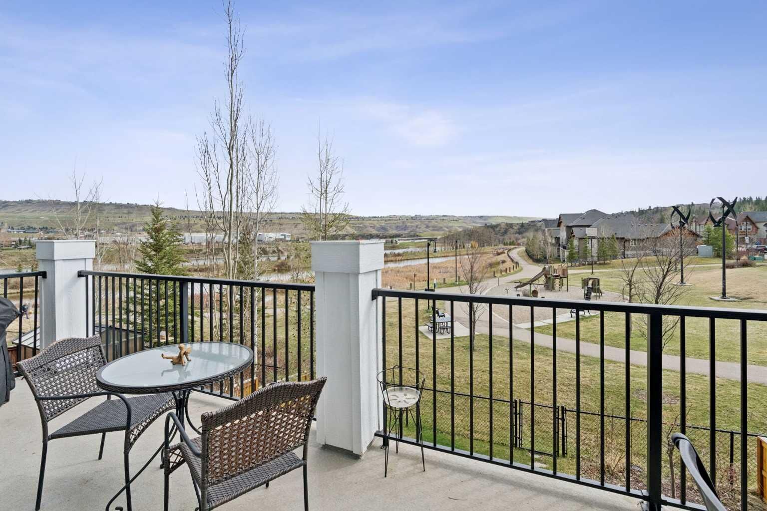 Property Photo:  14 Riviera View  AB T4C 0Y7 