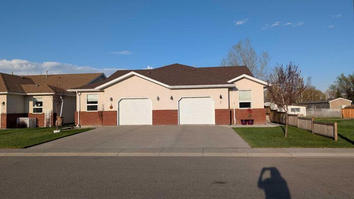 Property Photo:  7 Sundance Street W  AB T0L 0T0 