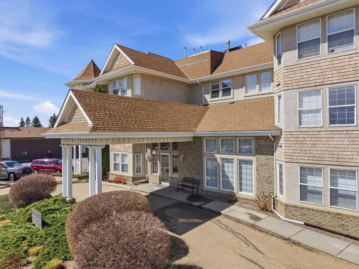 Property Photo:  5034 53 Street 8  AB T4L 2K7 