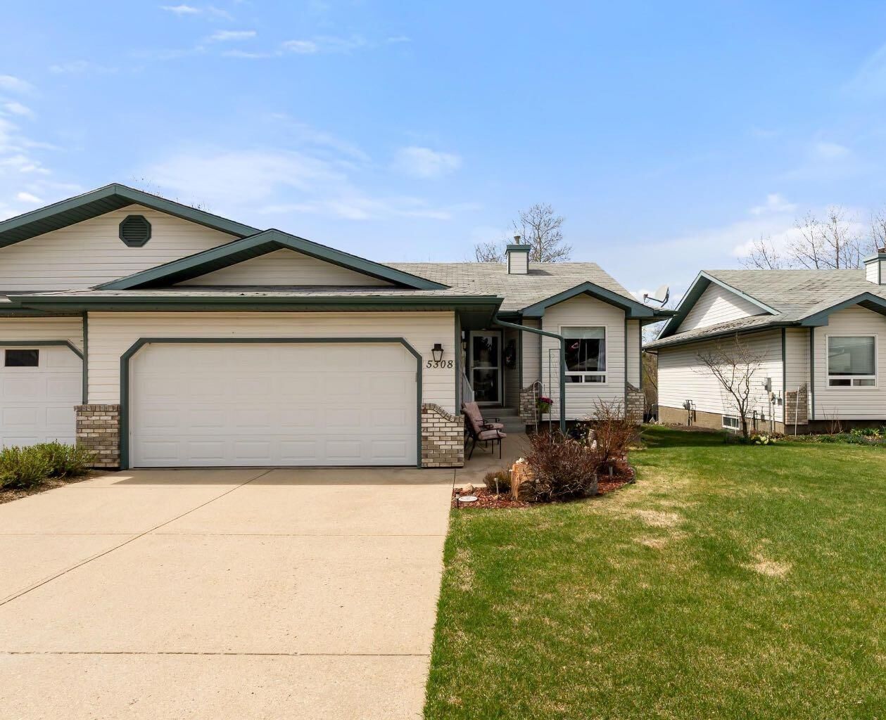Property Photo:  5308 58 Street Close  AB T4V 4M9 