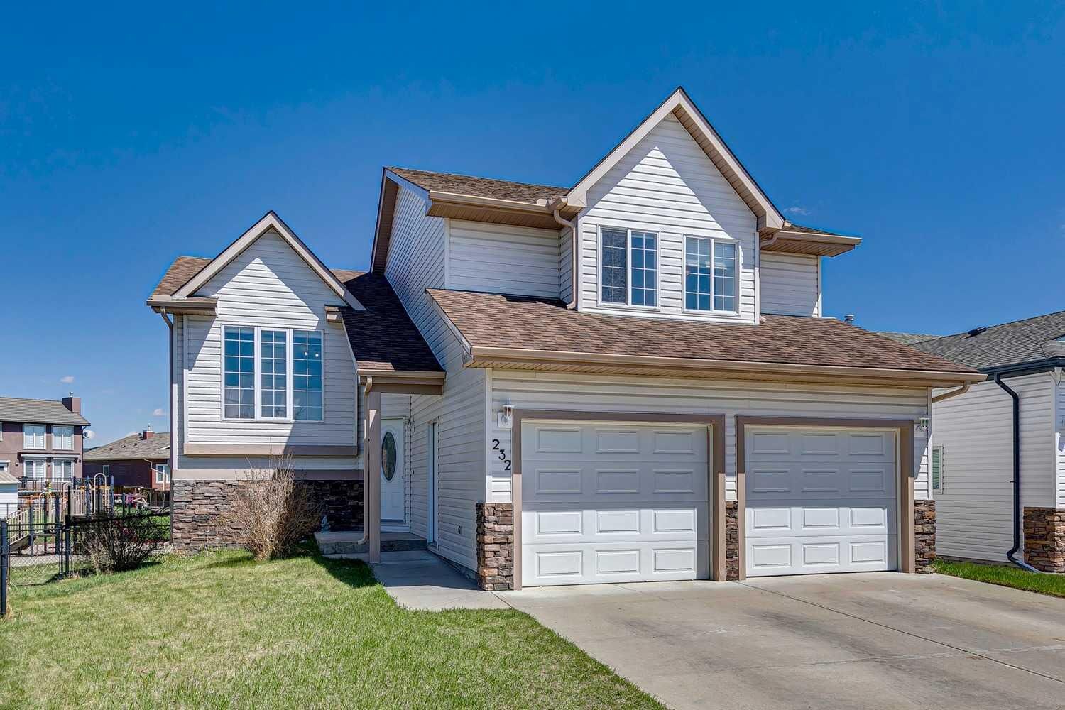 Property Photo: 232 Hillcrest Court AB T1P 1W2
