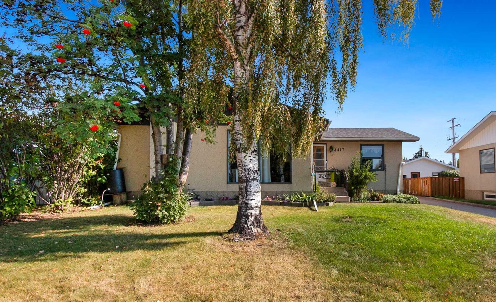 Property Photo:  4417 55 Avenue  AB T4H 1B9 