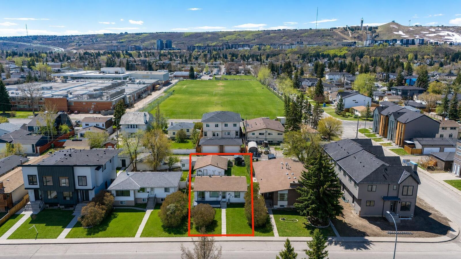 Property Photo:  7939 47 Avenue NW  AB T3B 1Z3 