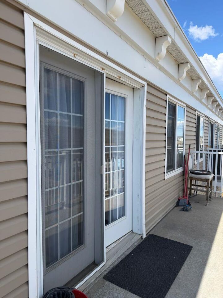 Property Photo: 10217 Queen Street 404 AB T9H 5S5