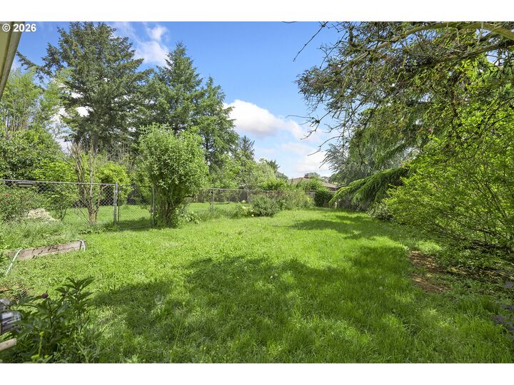Property Photo:  542 NE 80th Ave  OR 97213 