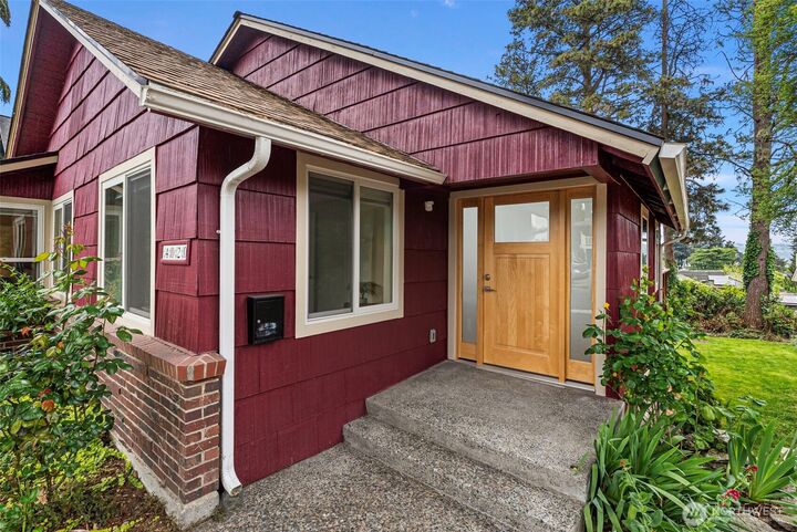 Property Photo:  4020  47th Avenue S  WA 98118 
