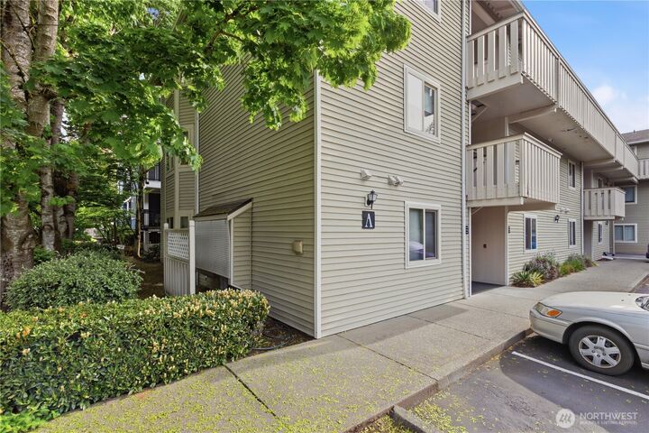 Property Photo:  18200  73rd Avenue NE A113  WA 98028 