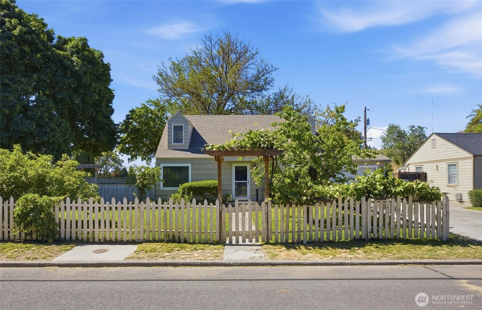 Property Photo:  540  3rd Avenue SW  WA 98823 