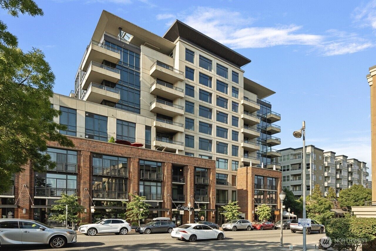 Property Photo:  10000  Main St 403  WA 98004 