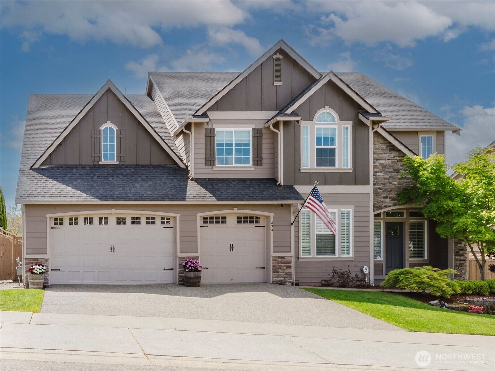 Property Photo:  1424  40th Street SE  WA 98372 