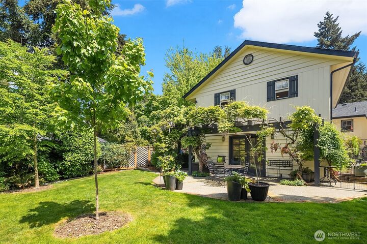 Property Photo:  6007 SE 22nd Street  WA 98040 