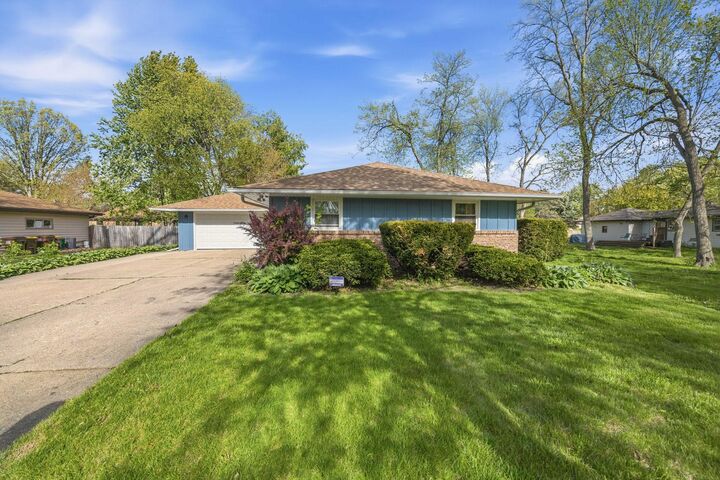 Property Photo:  1311 Coolidge Place  IL 61107 