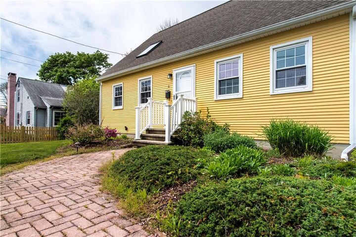Property Photo:  6 Englewood Court  RI 02885 