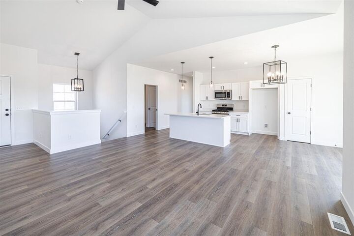 Property Photo:  407 Ridge Court  WI 53576 