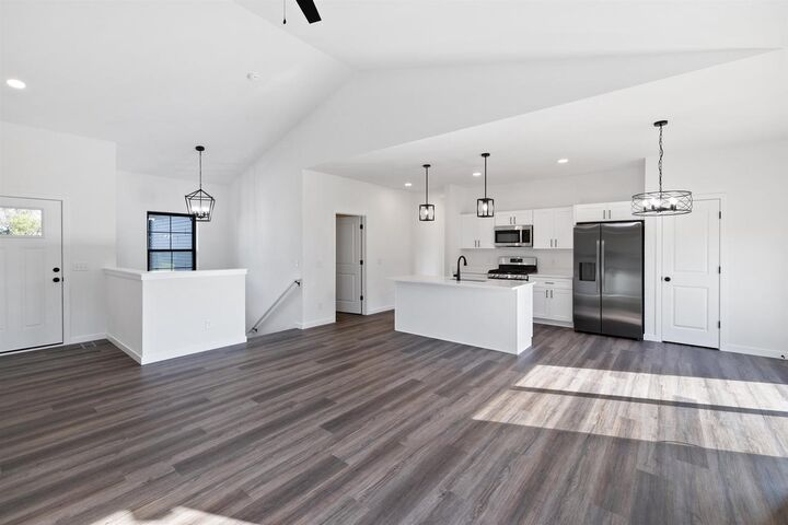 Property Photo: 407 Ridge Court WI 53576