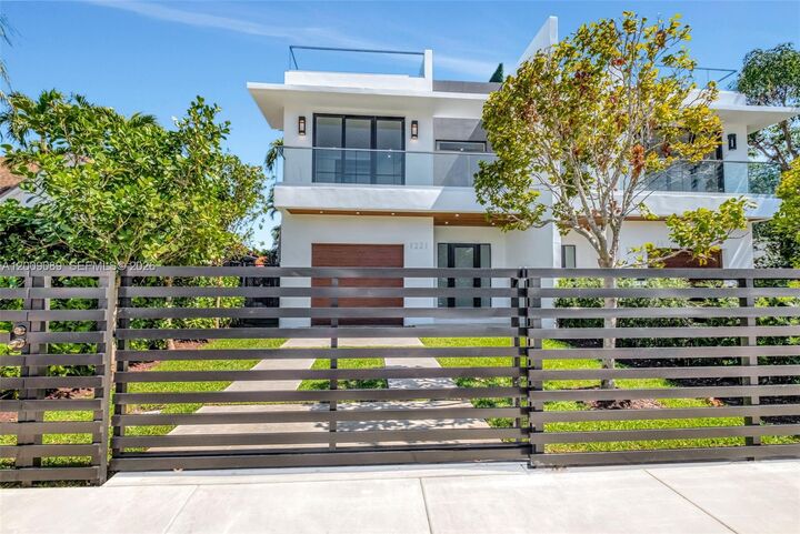 Property Photo:  1223 SW 12th Ct 1223  FL 33135 