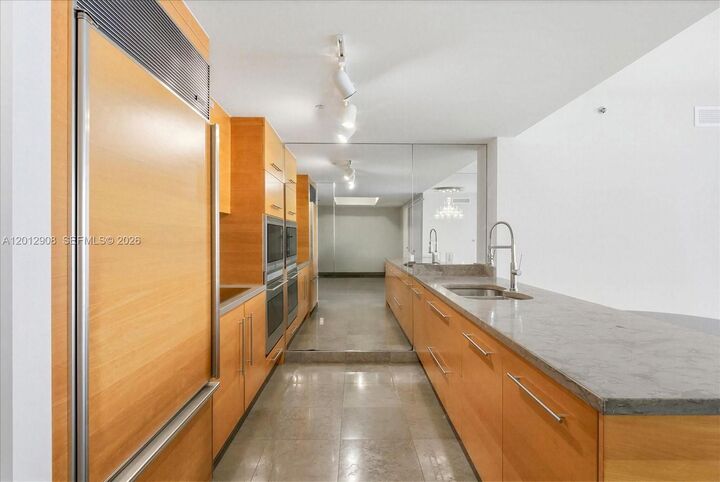 Property Photo:  465 Brickell Ave 4805  FL 33131 