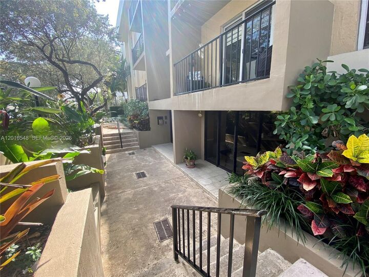 Property Photo:  110 Salamanca Ave Ph  FL 33134 
