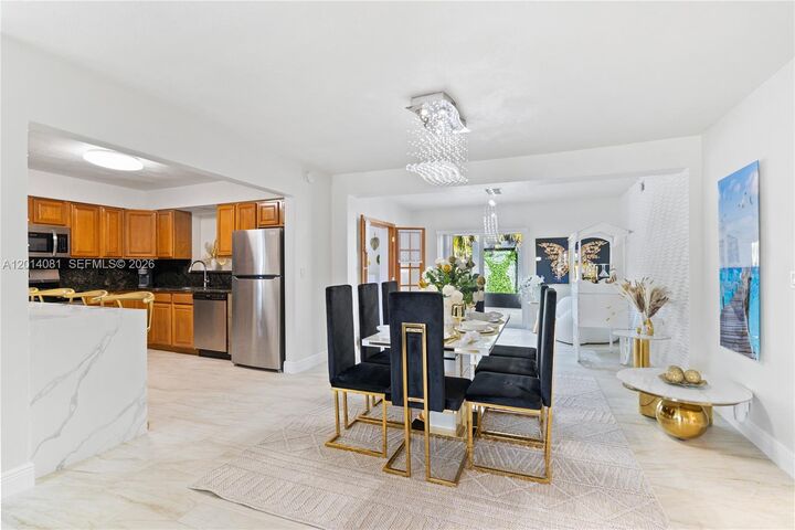 Property Photo: 2125 N 14th Ct FL 33020