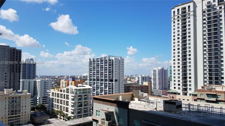Property Photo:  1111 SW 1st Ave 1921-N  FL 33130 
