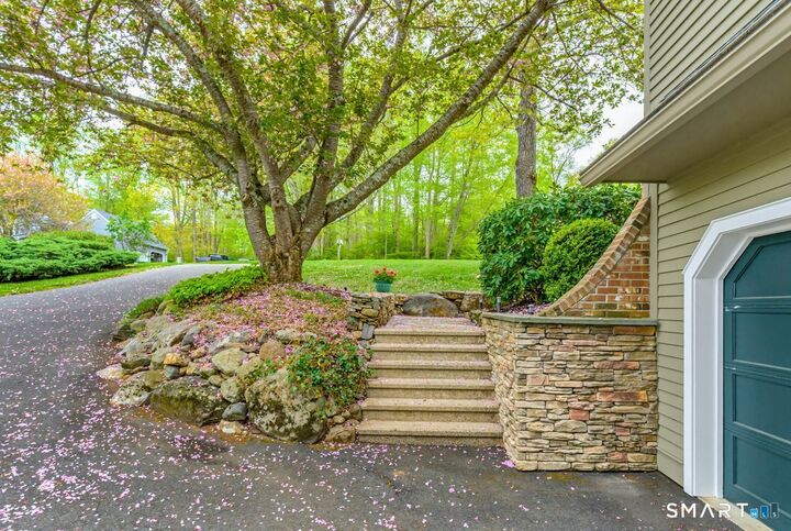 Property Photo:  9 Brooks Lane  CT 06442 