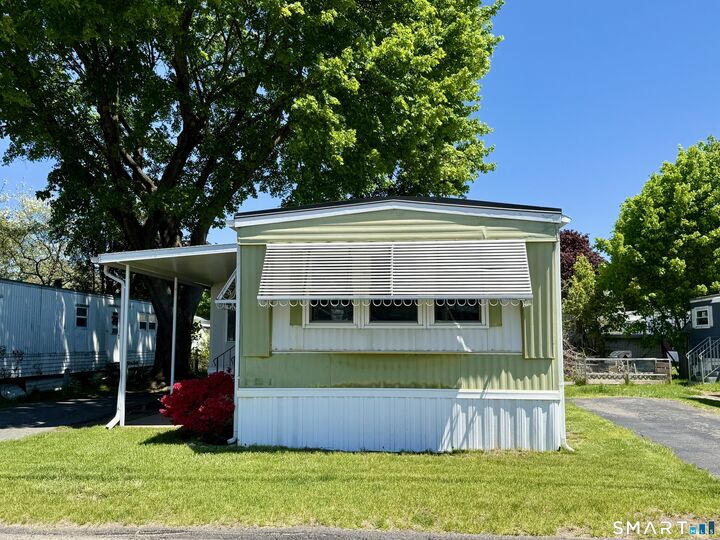 Property Photo:  28 Cheyenne Road  CT 06118 