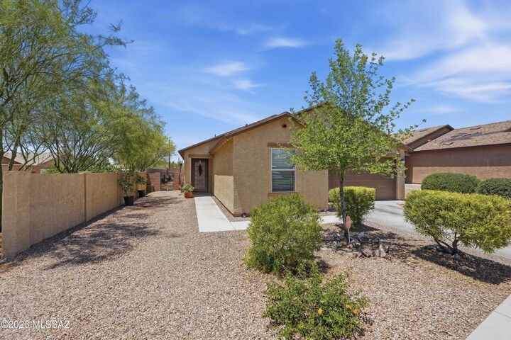 Property Photo: 6172 S Antrim Loop AZ 85706