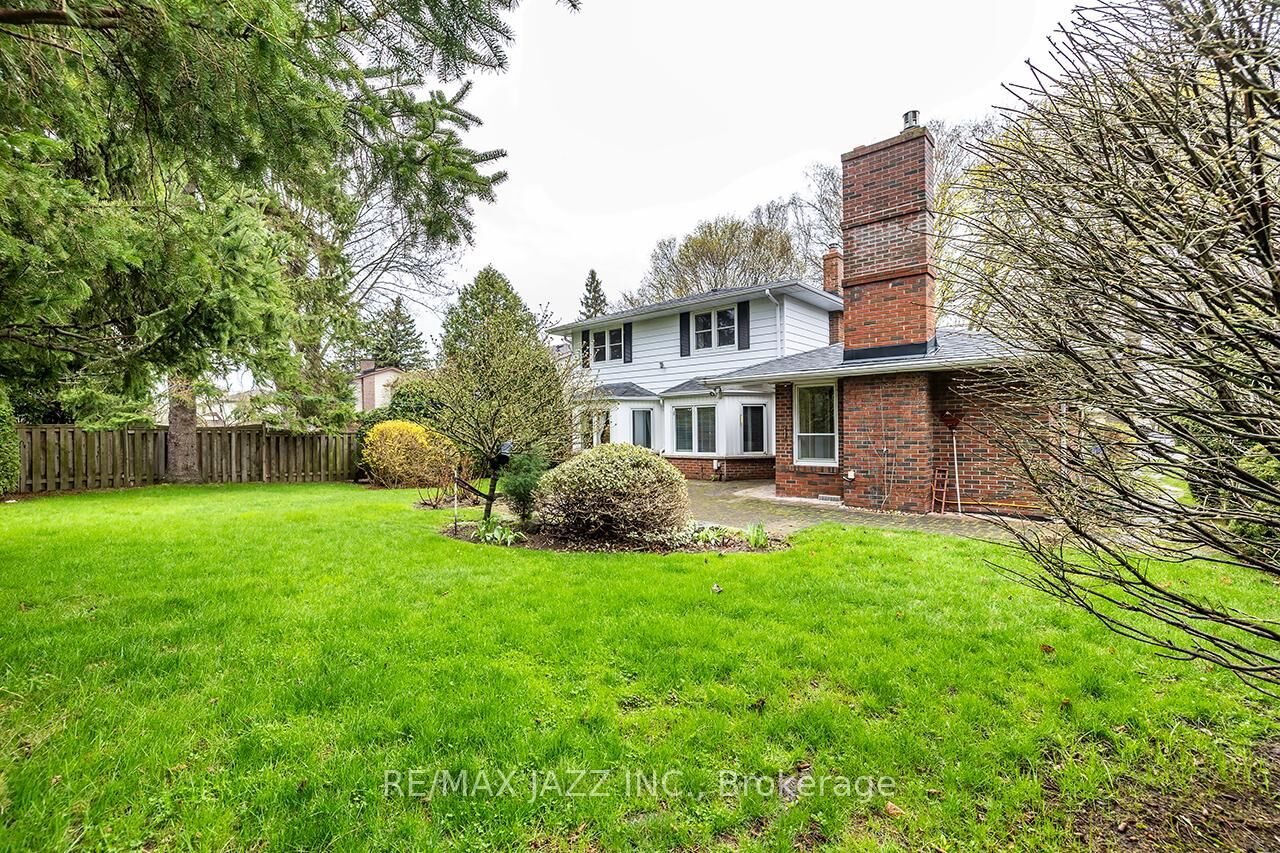 Property Photo: 233 Wellington Street ON L1N 5L7