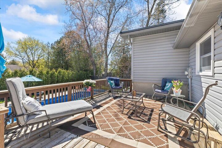 Property Photo: 27 Inverlyn Crescent S ON N2Z 1L3