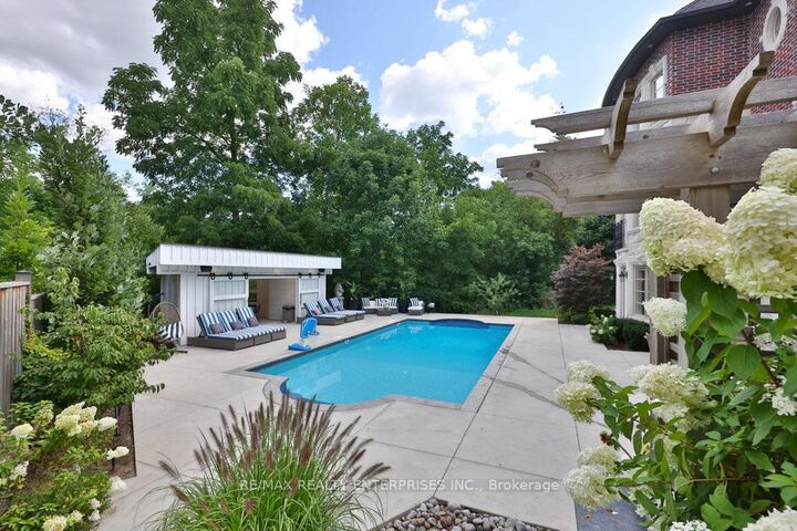 Property Photo:  1459 Stavebank Road  ON L5G 2V5 