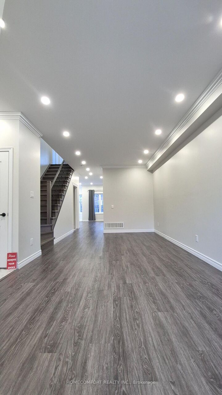 Property Photo: 4 Caymus Street ON L4B 4G4
