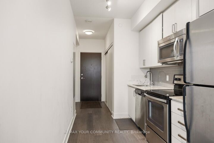 Property Photo: 7608 Yonge Street 518 ON L4J 1V9