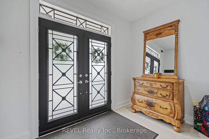 Property Photo: 401 Schreyer Crescent ON L9T 7T2